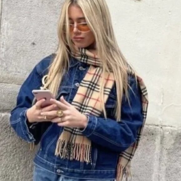 Vintage Burberry Lambswool Camel Nova Check Fringe Made in England Quiet Luxury - Picture 5 of 16